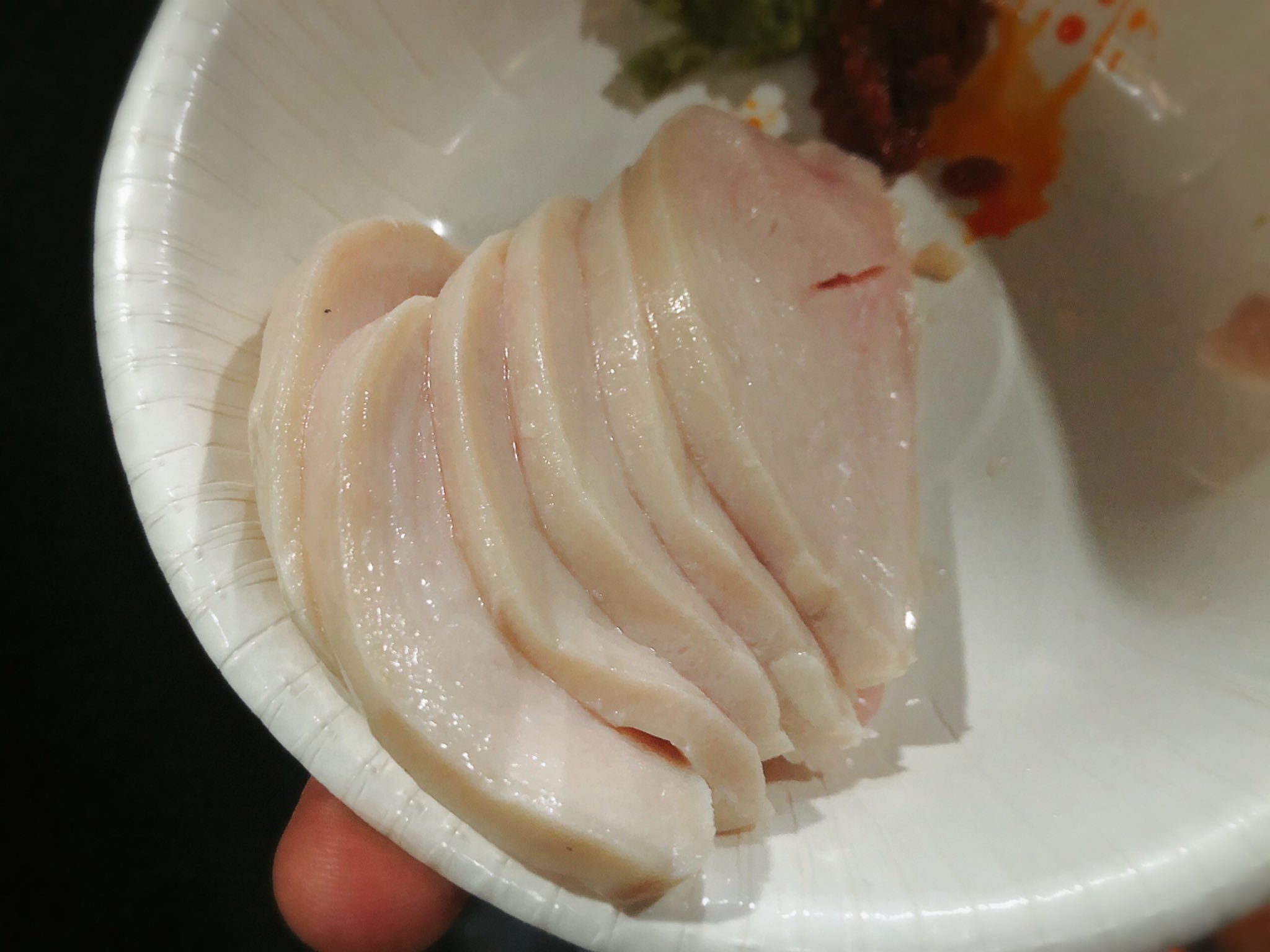 تويتر 魔女っこれい على تويتر これね 昨日食べた鶏チャーシュー 何でこんな水分量が多いの 当たり前の様に皆んな低温調理 器を持っているからきっとこのチャーシューも低温調理されたものなんだろうけど それでもおかしいのよ プルプルで 例えるなら煮こごり