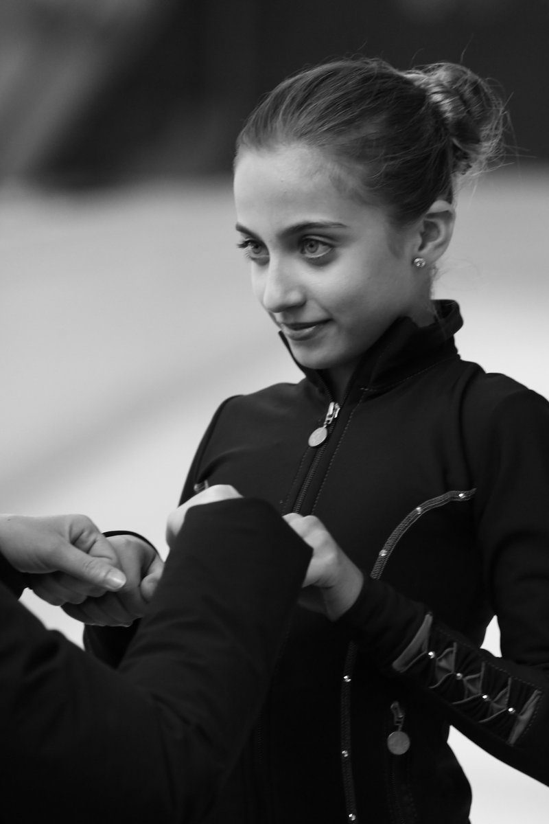 FIGURE SKATING IS ELEGANCE AND EMOTIONS..
ITEM CODE 806 NEW 2018/19 JACKET 😍