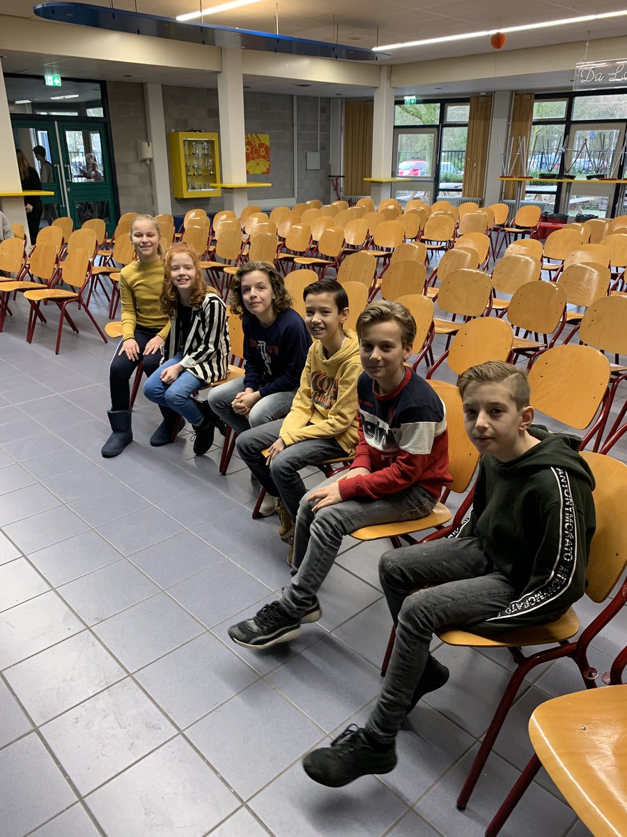 Deze jonge ondernemers van <a href="/BSDeFonkeling/">BS De Fonkeling</a> hebben vanochtend een knallende presentatie gegeven voor 200(!) leerlingen van @meermondriaan => mooie ervaring voor de kinderen! #trots #FastFonkies #jongeondernemers @SAAMscholen