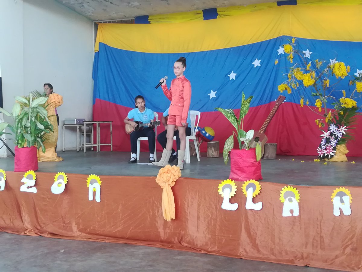 superaulag's tweet photo. @fbitanzoategui @MPPEDUCACION Corazón llanero U.E. Carlos Fragachán municipio Guanipa https://t.co/blvtUFe2kM