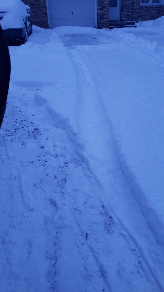 LeHelfe53's tweet photo. Another snow day! This was clear last night. Would've been nice to hear @AHSchools were closed BEFORE I was already 3/4 of the way to work. Oh well, play day for us! https://t.co/8bXxXzWctU