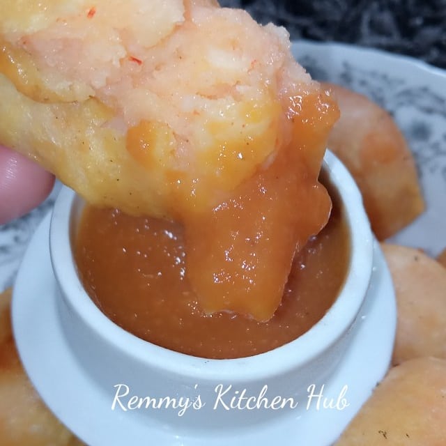 RahmaSwaleh12's tweet photo. 4pm is the perfect time to grab yourself these delicious coastal Kachoris with Tamarind sauce.
#RemmysKitchenHub https://t.co/MzzvE4fZFm