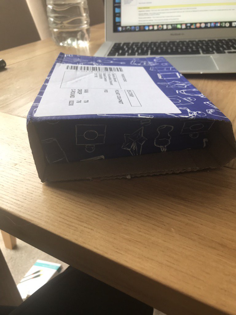 bennetta_90's tweet photo. Thanks @Hermesparcels so you think it’s ok to STEAL!!!!!! hope you have a good Valentine’s Day !!!!!! https://t.co/CkgogU0iwb