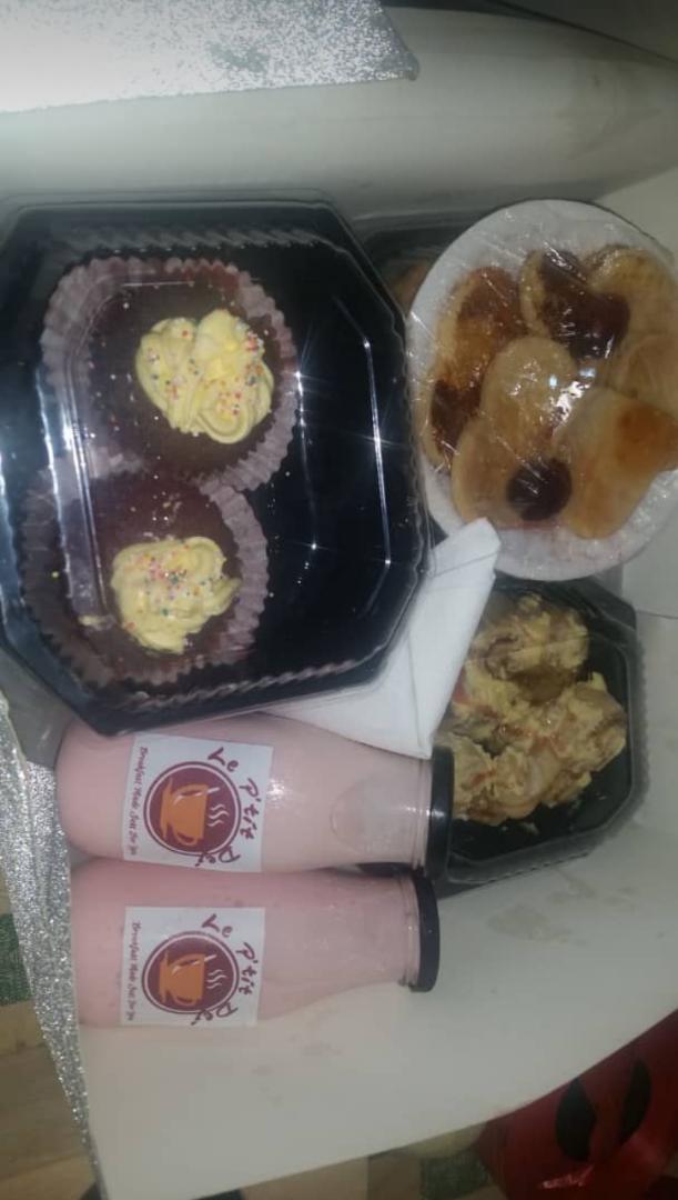 leptit_dej's tweet photo. Special breakfast for that #specialsomeone this #valsday
#breakfast
#14thfeb 
#valsday
#Accra https://t.co/E5qRrxBdNn