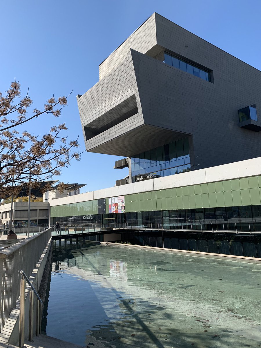 davidpich's tweet image. Taking some rest before an important meeting. Memories come back. @AngularCamp 2017 happened in this venue @dissenyhub #AngularCamp