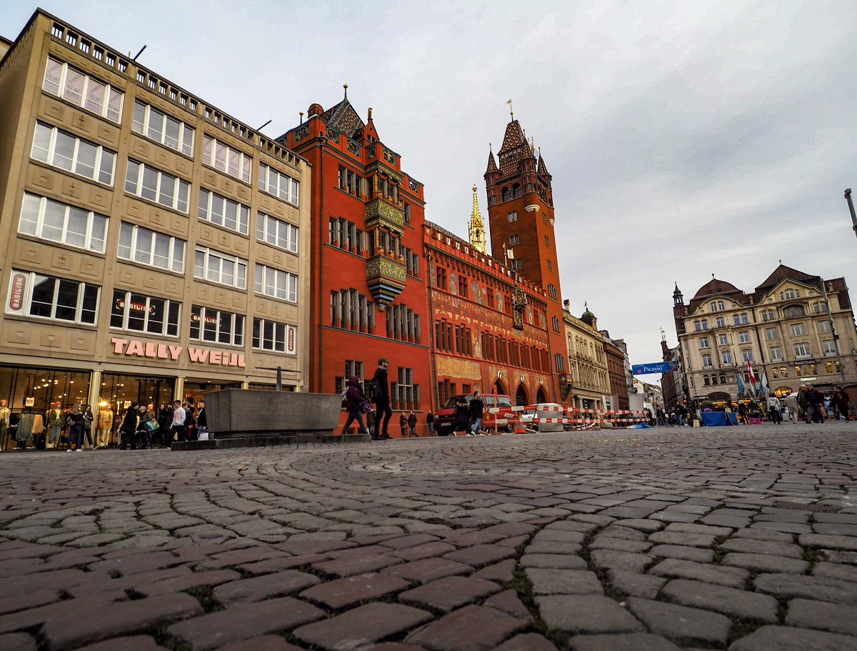 foto_fancy's tweet photo. Basel Marktplatz &amp; Town Hall

#marketplace #townhall #basel #swiss #switzerland #photo #fotofancy #freephotostock @fotofancy 

https://t.co/gd6uFEj35P https://t.co/AqbQEMlHjG