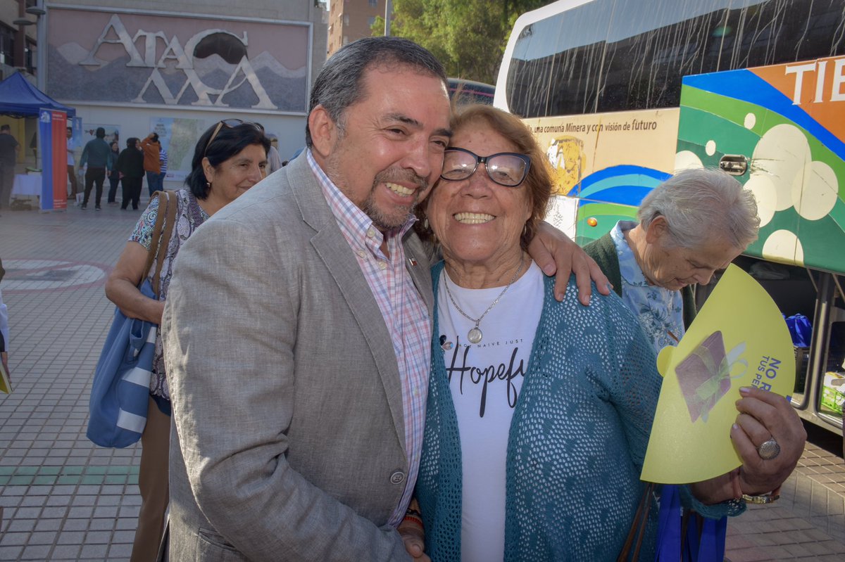 FSanchezAtacama's tweet photo. Para nuestro Gob. los adultos mayores son una prioridad, por eso queremos mejorar su calidad de vida, que disfruten y se sientan más vivos que nunca. Hoy, en nombre del Pdte. @sebastianpinera les deseamos buen viaje a la playa a otro grupo de #AdultosMejores de #TierraAmarilla 🏖 https://t.co/XyyW6Uis5o