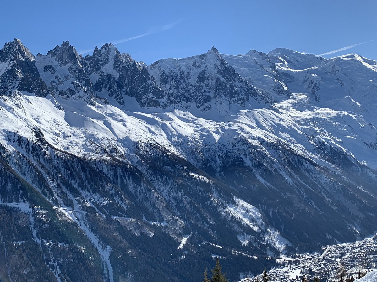 Quel belle journée aujourd’hui à @Chamonix_France; magnifique panorama, endroit superbe! #MontBlanc #AuguileduMidi; très content d‘être à Chamonix! #decouvrirlafrance