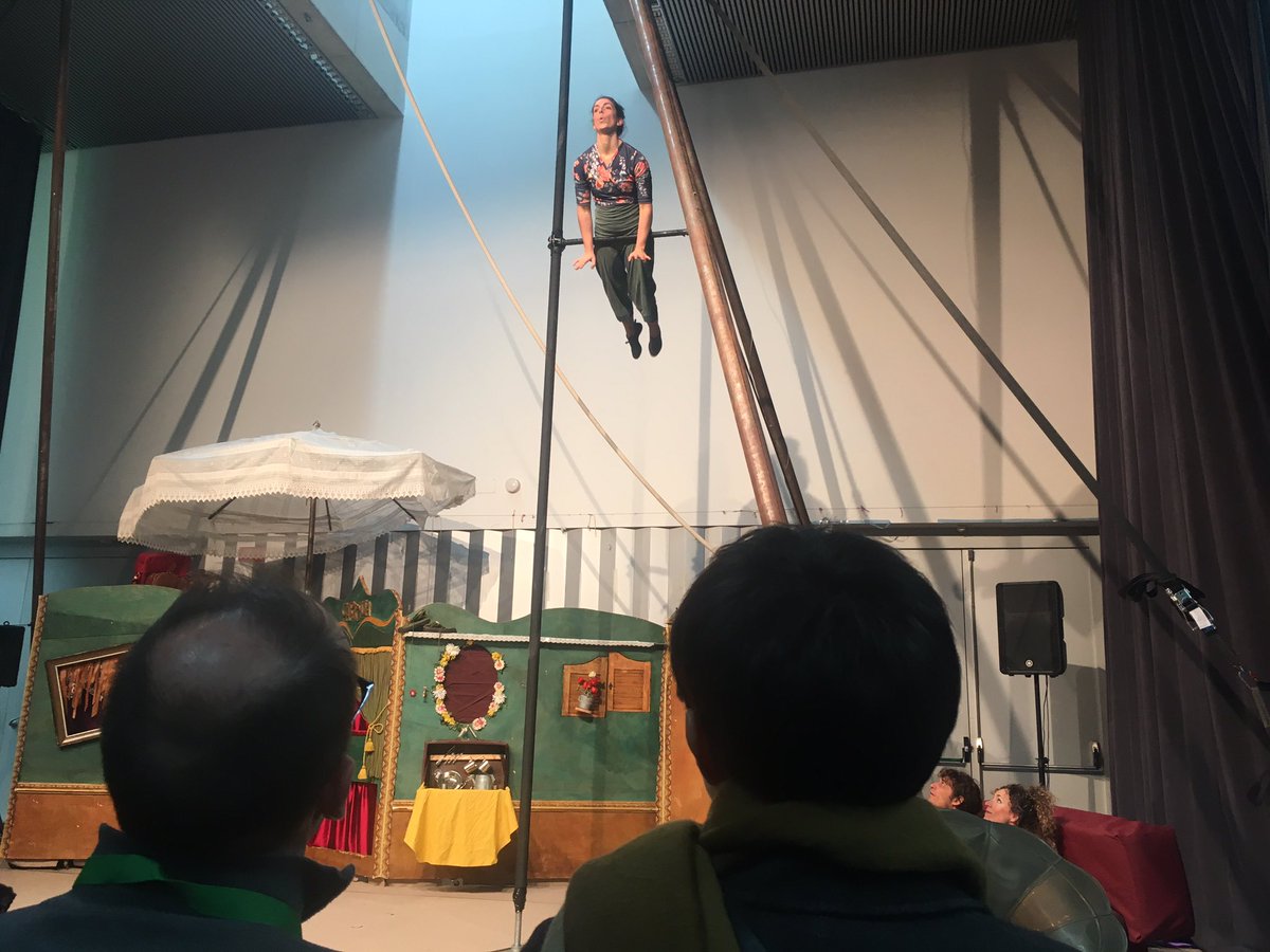 ccgolferichs's tweet photo. Avui estem pels aires, veient una bona mostra d’espectacles a la 5a jornada professional d’arts de carrer  #espaidecarrer2019 #Viladecans #CapicuaCirc #PlanetaTrampolí @ZumZumTeatre https://t.co/7ZVkfsaOrI