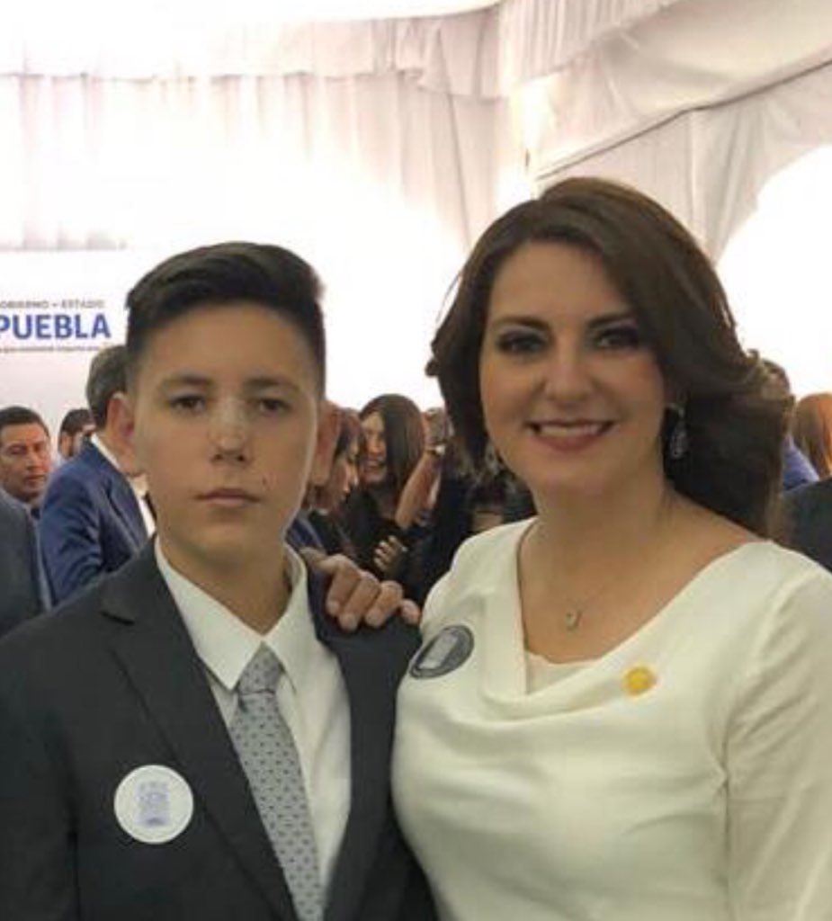 MaiellaGomezMG's tweet photo. El amor de mamá es incondicional y conlleva una gran responsabilidad.  Hoy Miguel cumple 15 años, me siento bendecida.🥰🥰 https://t.co/dTCZsxjDSW