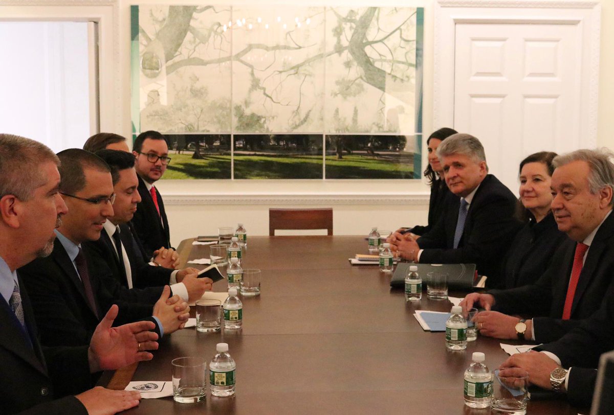 #EsNoticia || El canciller de la República, <a href="/jaarreaza/">Jorge Arreaza M</a>, sostuvo reunión de trabajo con el secretario general de #ONU, <a href="/antonioguterres/">António Guterres</a>, para profundizar las relaciones de cooperación a favor del bienestar de todos los venezolanos y venezolanas ow.ly/C6Do30nFEOS