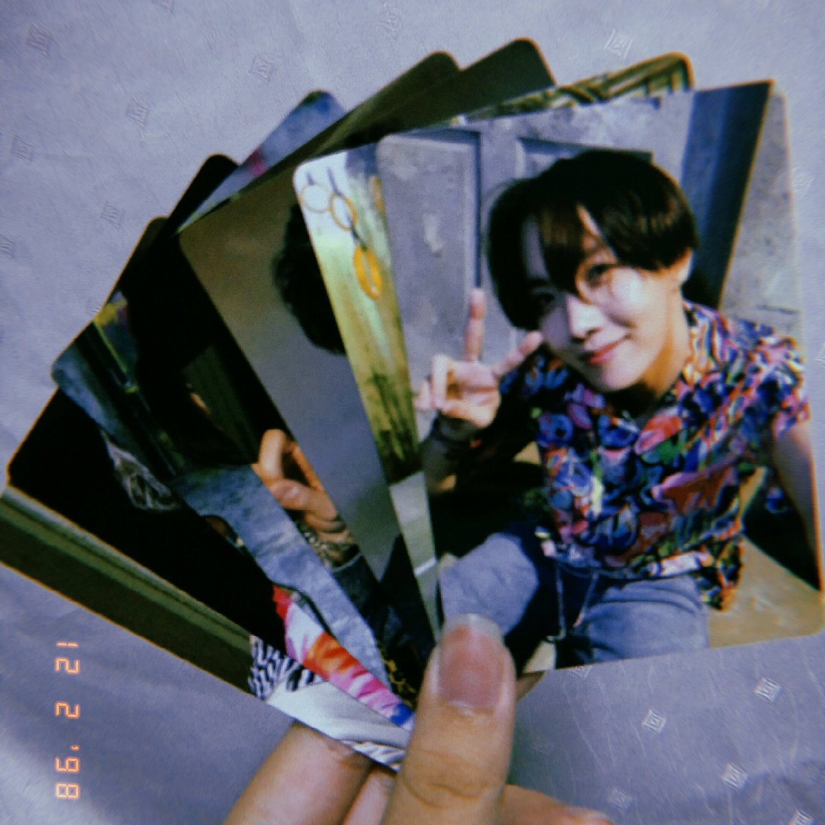 sweeterthanmin's tweet photo. ʟᴏᴠᴇ ғᴏʀ ʜᴏʙɪ ᴀɴᴅ ᴄʜᴀɴ
[SG GIVEAWAY ]

✿2 winners 
✿1 Army Bomb official PC set
✿1 Dino SVT Saem Lipbalm set

how to enter; 

-rtwt @BrightSparks19
pinned,, &amp; post ss
-comment which you want 

winners will be chosen and dm'ed collection details

(flop=never existed) https://t.co/tV8NMa3sjy