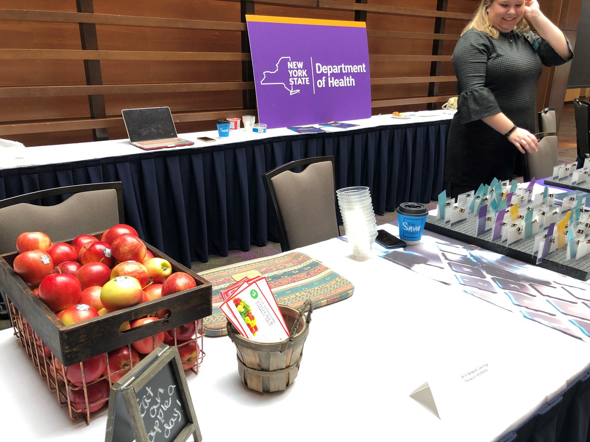 CareCNdsrip's tweet photo. What better way to start your day at #DSRIPLearning than with a delicious NY apple and a sample voucher from the @RHNSCNY Food &amp; Vegetable program https://t.co/Q5pETaW2Ff