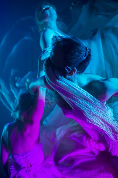 Tyst Teater har blivit intervjuad av Disability Arts International, en digital hemsida som koordineras av det brittiska rådet för internationell kultur och utbildning. Där nämns vikten av banbrytande scenkonst på svenskt teckenspråk. Läs mer här: disabilityartsinternational.org/blogs/2018/cou…