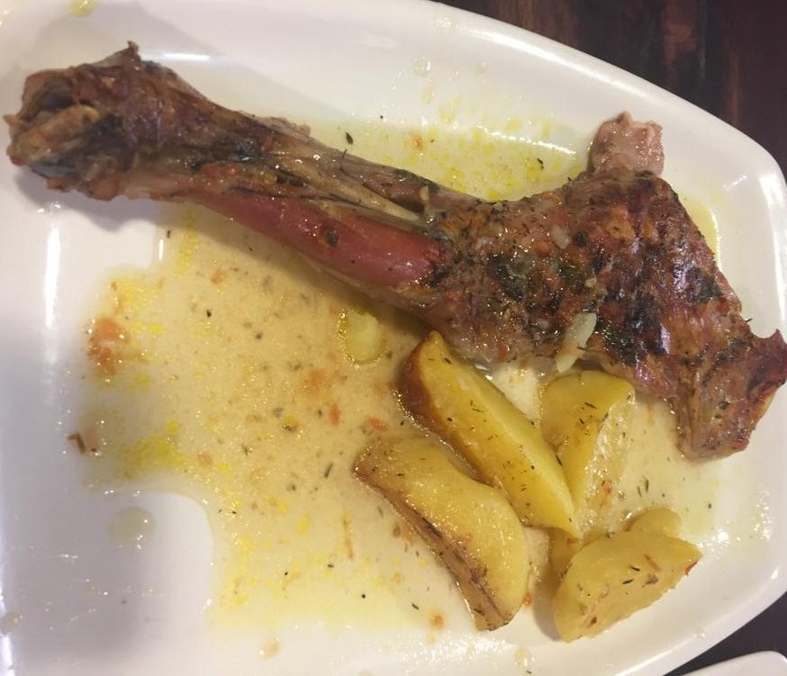 Pata de cabrito al horno, una opción perfecta para afrontar lo que queda de día. #FelizMartes