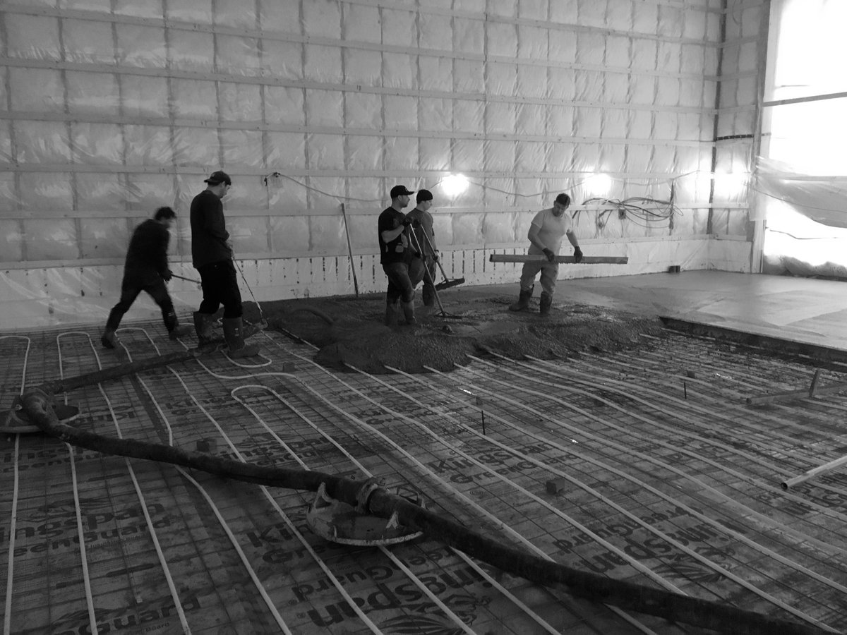 BernieKamphof's tweet image. And the floor pour is underway! Weather is cooperating - its a relatively mild -10°C, much nicer than the -30°ish from the last few weeks. #ShopBuild