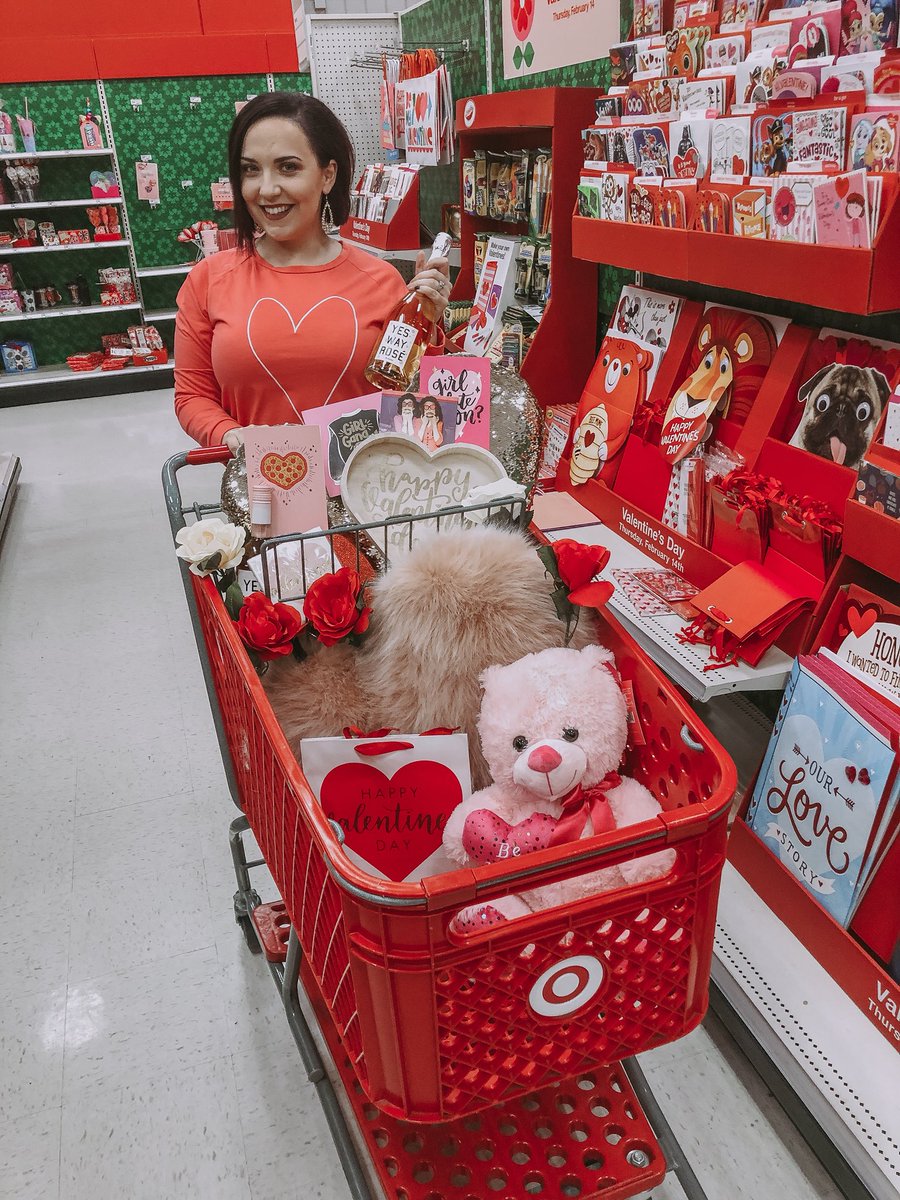 TheMavenLife1's tweet photo. Yes way Rose’...@target is most definitely my bae 💁🏻♀️💋😍 Seriously though you guys...go peep all of Target’s adorable Valentines Day decor & goodies! You won’t be disappointed 😍❤️#targetbaechallenge #targetisbae #themavenlifewithmw #target #targetclearance #targetstyle https://t.co/1ct0AhBeE2