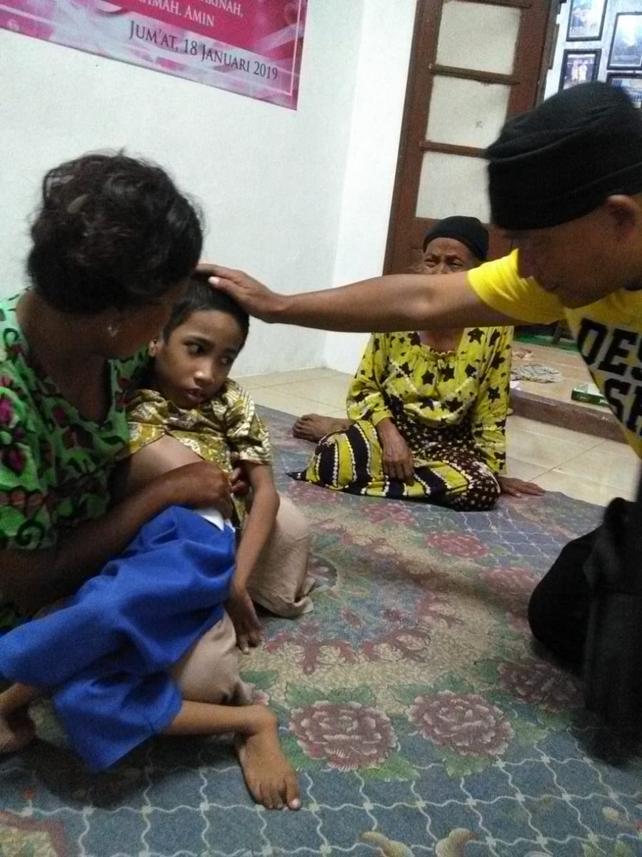 Semoga Cepat Pulih Reza 

Hari ini Selasa (12/2) sampaikan amanat donatur AN Khisky dan Juanda untuk Reza sebesar Rp 750 Ribu. Sebelumnya Senin 11/2 salurkan bantuan Rp 2 juta dari Boss Andy Arslan. 
Hanya ini yang dapat kami lakukan. <a href="/jokowi/">Joko Widodo</a>