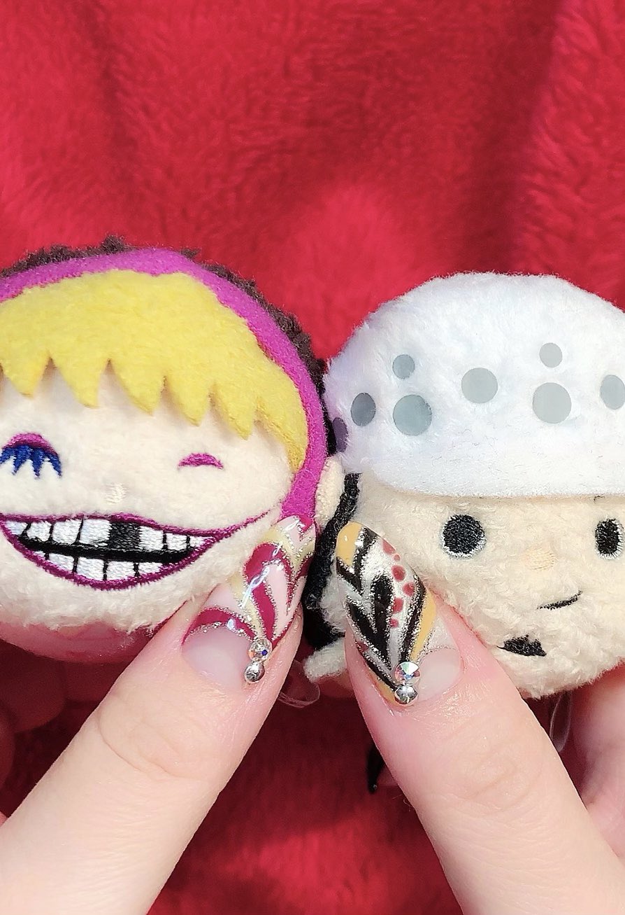 Twitter 上的 おみcafe 痛ネイル One Piece バレンタインコラロネイル バレンタインということでコラソンとローのデザインをハート型プッチやチョコ風にしてみました 今回 右手親指 小指が長さ出ししています それ以外は自爪です 痛ネイル Onepiece