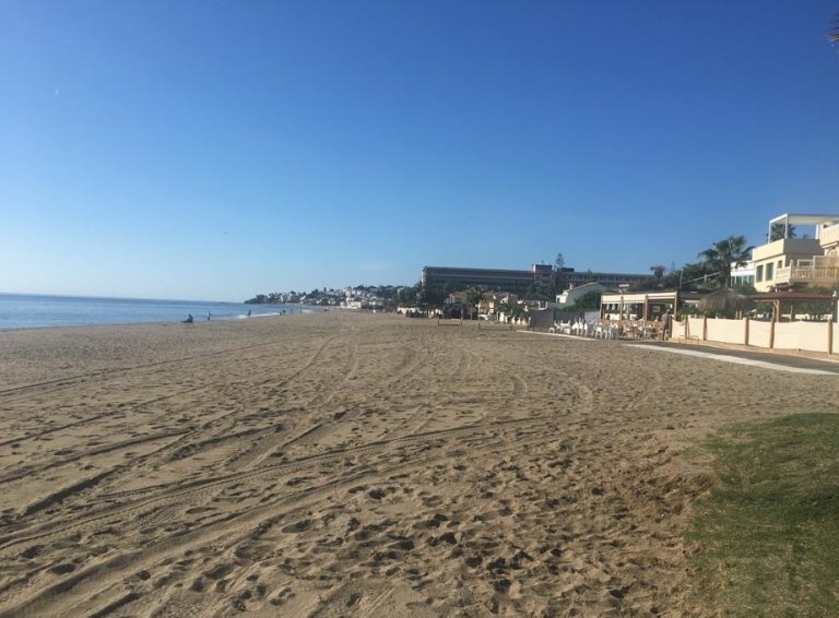 VIKHotelsGroup's tweet photo. Salir del VIK gran hotel COSTA DEL SOL y encontrarte este paseo. Tú decides hacia dónde ir y prepárate para disfrutar de vistas magníficas.😍🚶‍♀️🚶‍♂️😎@VIKgranhotelcds #VIKExperience #MijasCosta #WeLoveVIK #FelizMartes #CostaDelSol https://t.co/PilgybW6cY