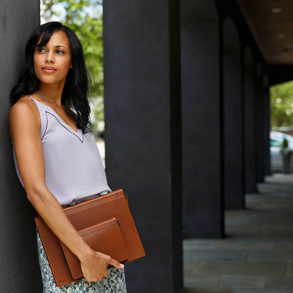 LifestyleStore1's tweet photo. Stay oganised with Twelve Souths Journal Caddysack. @twelvesouth #lifestylestorese #twelvesouth #caddysack #macaccessories #appleonly #applefan #appleaccessories #apple #cablemanagement #cool #techessentials #tech #leathergoods https://t.co/4lJt1bJJlg https://t.co/SZJLnCfluT
