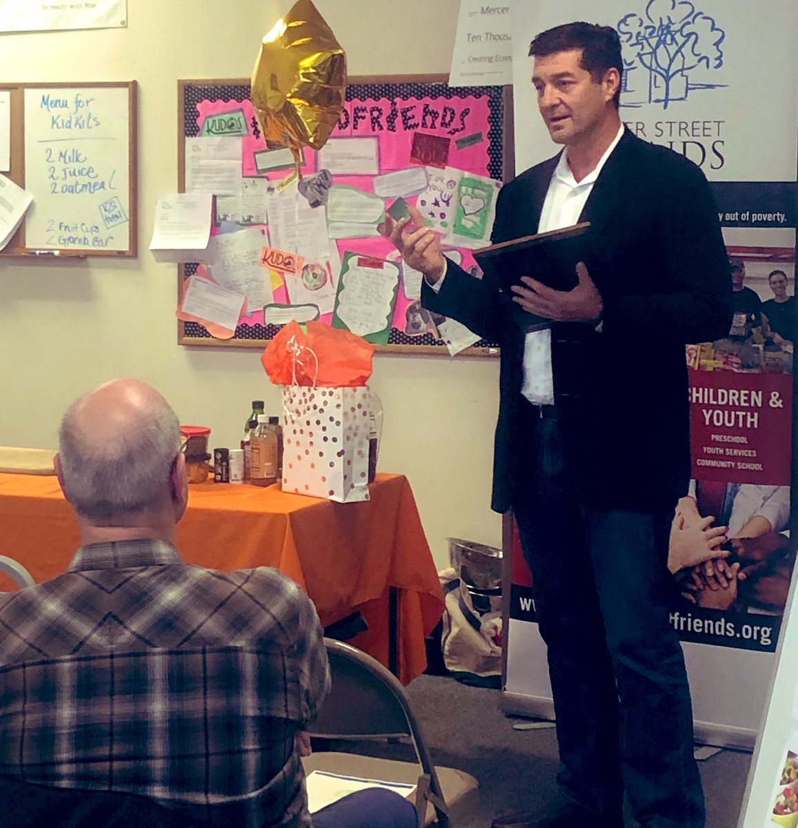 DrFaniel's tweet photo. Thanks again, @MayorDaveFried for supporting @MercerStFriends #FoodBank on #NationalMakeAFriendDay! We appreciate the #MakeAFriendDay mayoral proclamation, efforts to sustain #SendHungerPacking & provide fresh produce for the #SHUP child hunger weekend meal program! #FoodFriends https://t.co/zEUchM0k5j