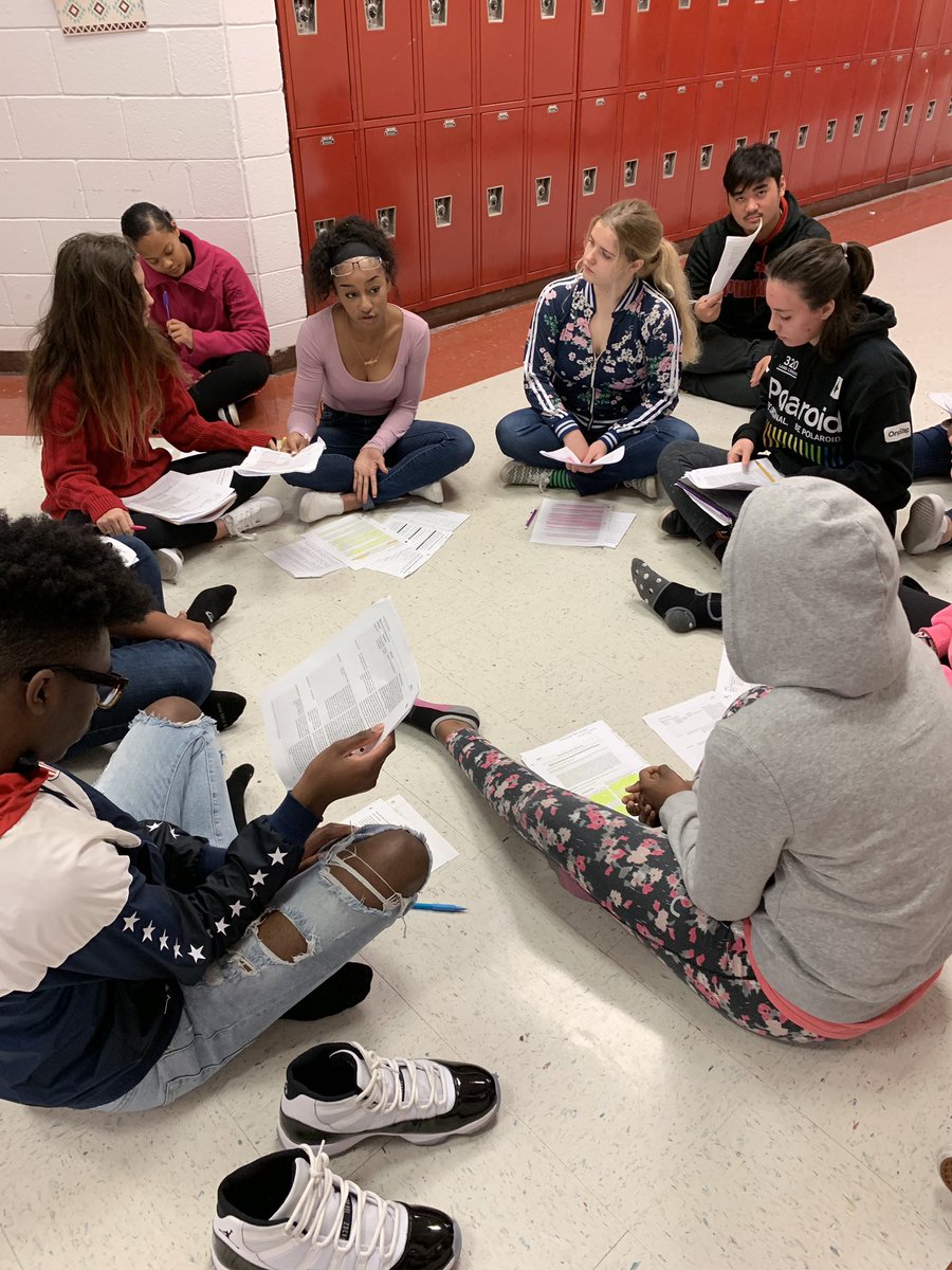 LauraBeardNY's tweet image. Socratic Seminar in AVID 10 today! Practicing supporting our opinions with textual evidence. #innerouter @OnslowSchools #OnslowAVID