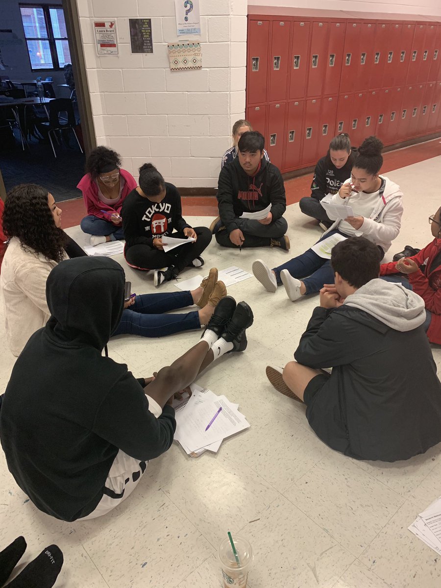 LauraBeardNY's tweet image. Socratic Seminar in AVID 10 today! Practicing supporting our opinions with textual evidence. #innerouter @OnslowSchools #OnslowAVID