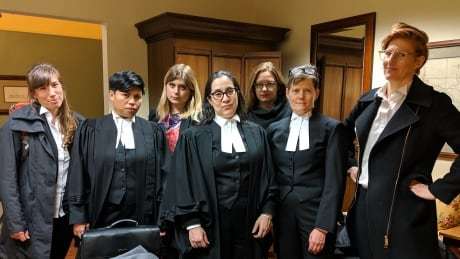 Replace Lady Barristers room at Osgoode Hall with unisex space, lawyers say bit.ly/2BwmceQ