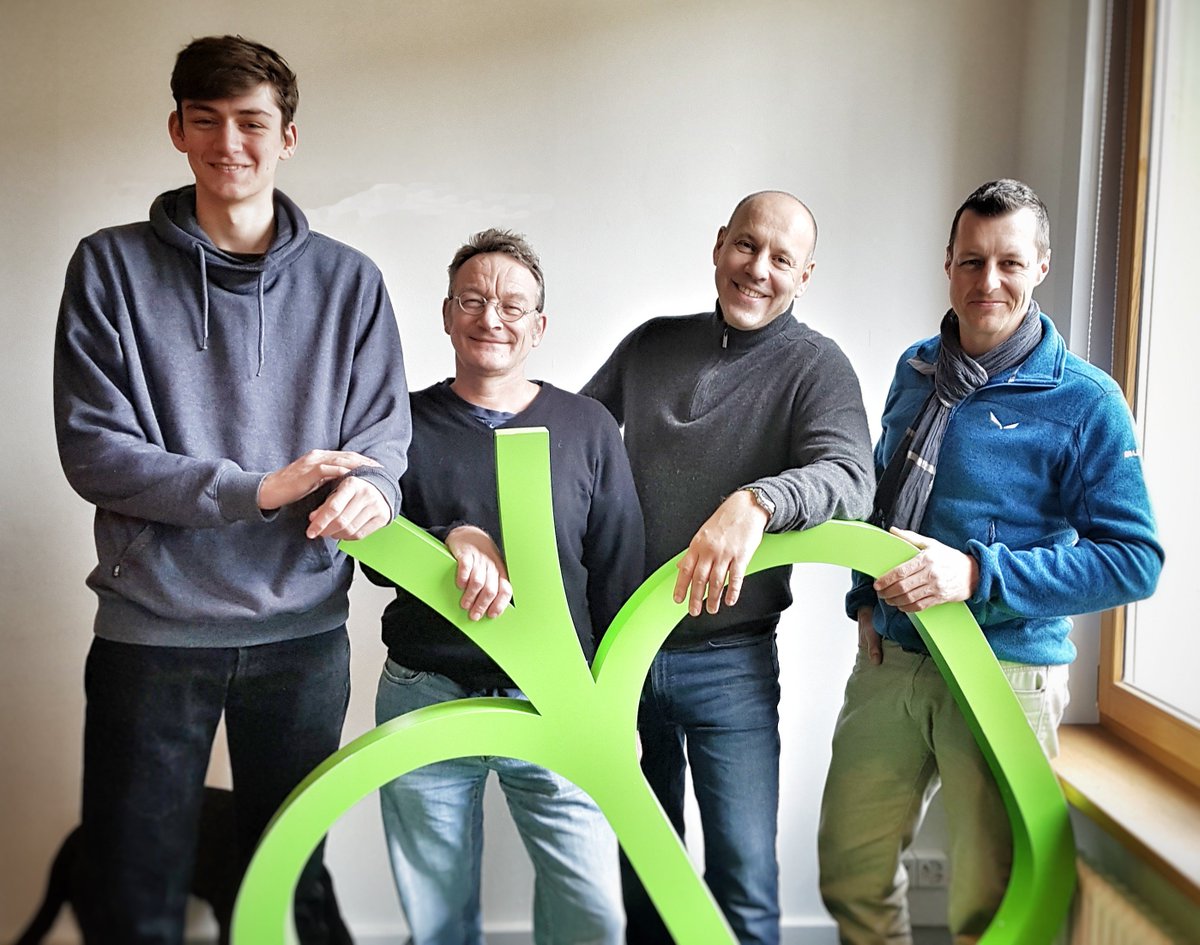 <a href="/CS2switzerland/">CS2 - Switzerland</a> baut sein Leistungsangebot stetig aus. Doch das geht nur mit den richtigen Leuten, am richtigen Ort! Welcome Nikola, Stephan, Tomas and Rolf! (v.l.n.r.) #teamwork #happycustomers