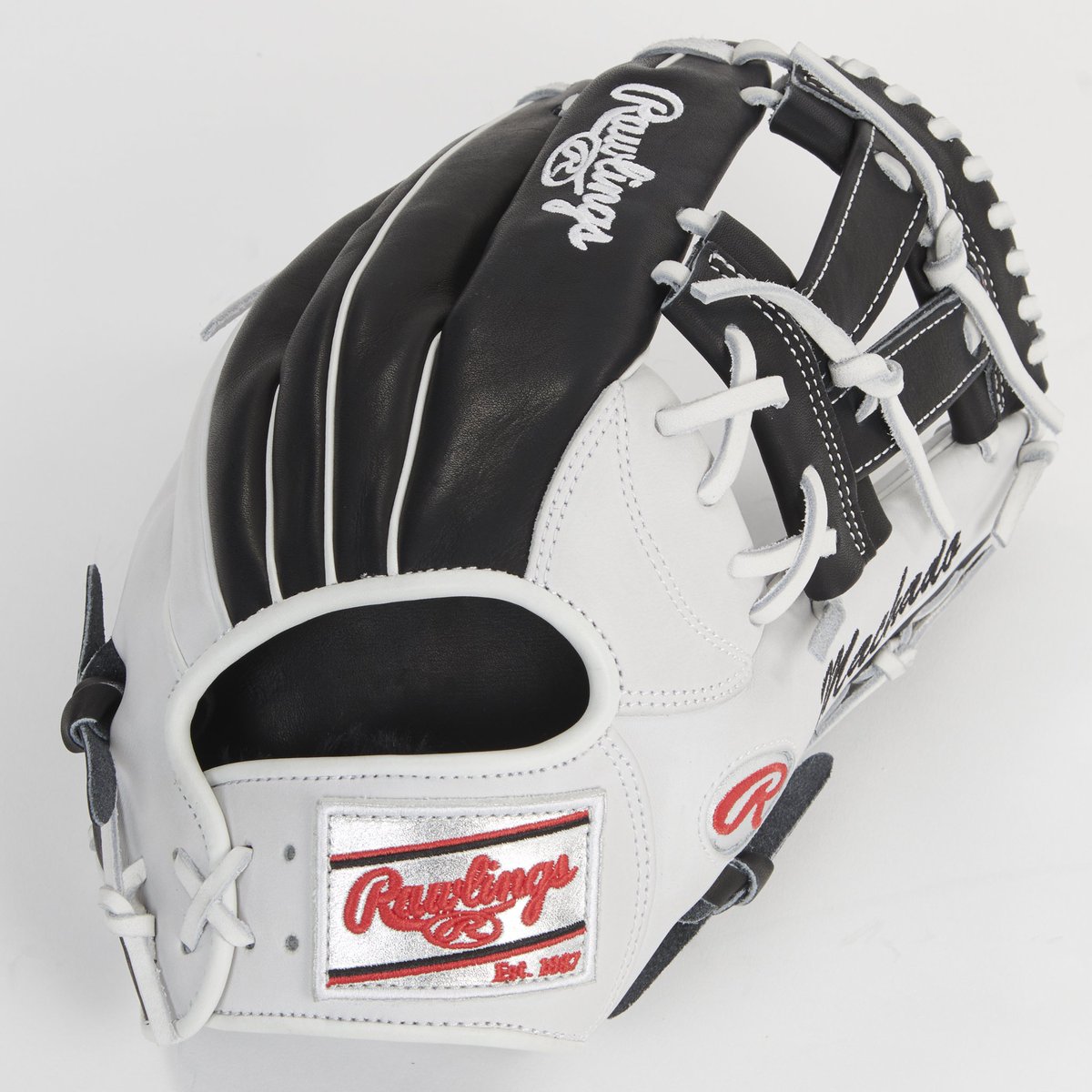 RawlingsSports's tweet photo. Check out Manny Machado's gloves for this season! Where do you think he is going to play this season? Is the black and white a sign?? #TeamRawlings https://t.co/GO1CNs57UT