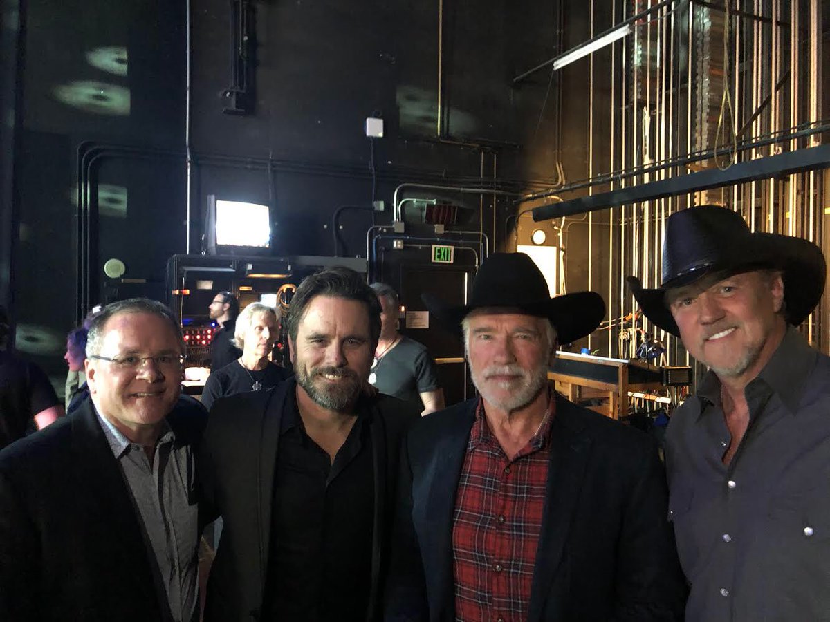 Last night was an outstanding event that raised a lot of money for an important cause. It was great to be there with #ACMLiftingLives, @CharlesEsten, @Schwarzenegger and everyone else! #BorderlineStrong