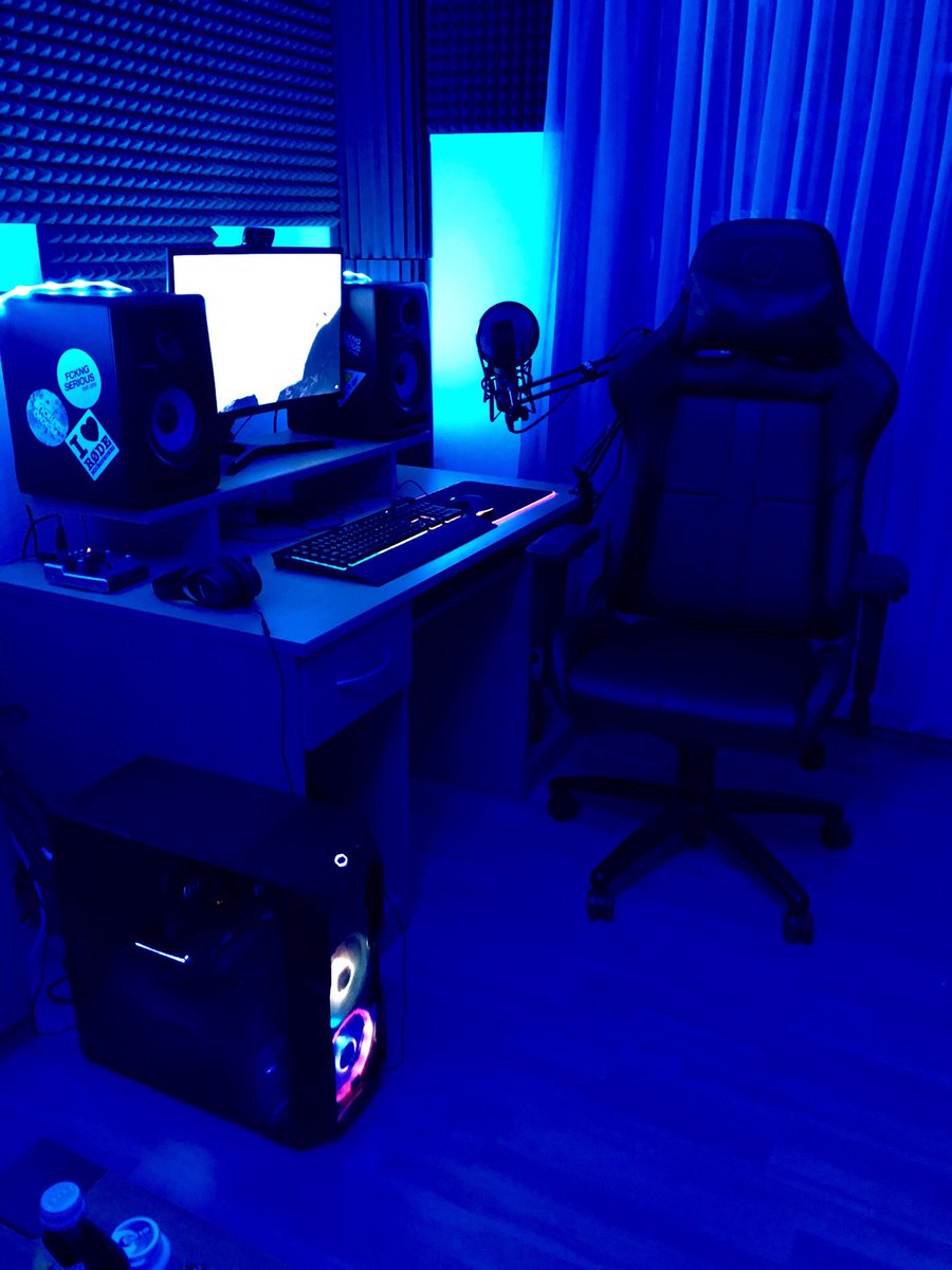 maxmfoto's tweet image. New setup. Thank‘s to @MIFcomGmbH for the new PC. 😊 #mifcom