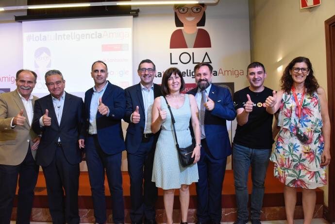 FulgencioJS's tweet photo. @andres_pedreno @FideliusLab @firoba @1_millionbot @JoseLujanRector @cascalessaseta @fjmmendez @pedromruiz1 @ticarum @UMU #FideliusLab #InteligenciaArtificial #ChatbotLola #Universidad #chatbot #IA
#LolatuInteligenciaAmiga #LOLAinformaUMU 👏🏻🤖😀 https://t.co/0sLvFmU7I1 https://t.co/sff7xFmCTC