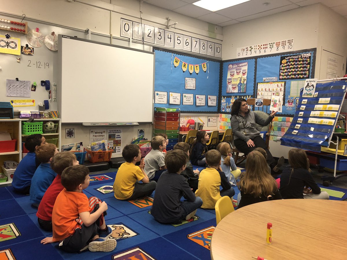 Nothing like story time in Mrs. O’Connell’s kindergarten class!  💛💙#ChooseKindness. <a href="/KrisOConnl/">KrIstin O'Connell</a>