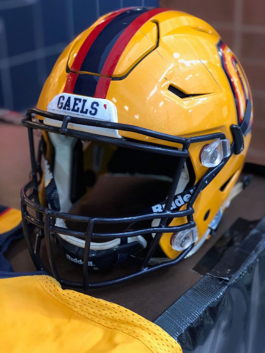 Officially welcoming Stephane East from <a href="/KerryBluesFTB/">St. Mike's Football</a> to <a href="/Queens_Football/">Queen's Football</a> #ChaGheill BUILDING SOMETHING SPECIAL #thesix <a href="/cityoftoronto/">City of Toronto 🇨🇦</a>