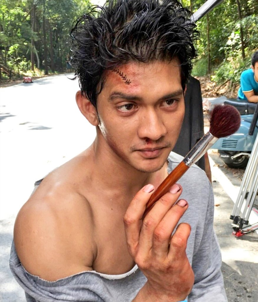 Happy birthday for Iko Uwais! Syeksih selaluuu.. 