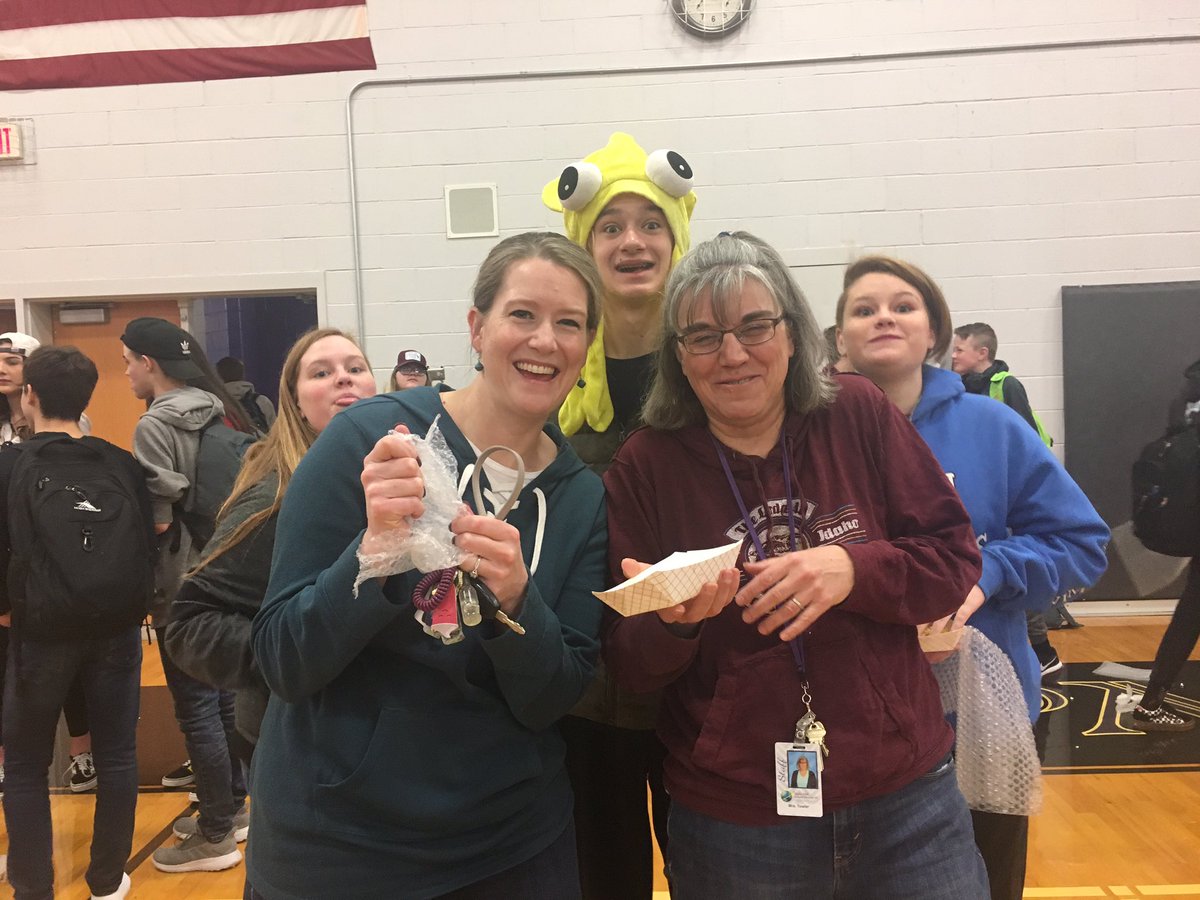 CompassAcad's tweet image. Do we celebrate National Popcorn Day or National Bubble Wrap Day?  Let’s do both! #CA2019 #NationalPoppingDay #cuzitswinterandweneedfun