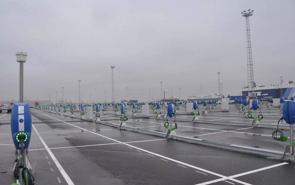 300 car chargers were installed at the port of Zeebrugge, Belgium, to charge Tesla Model 3s arriving by ship. Anyone know the biggest charging hub in the world?