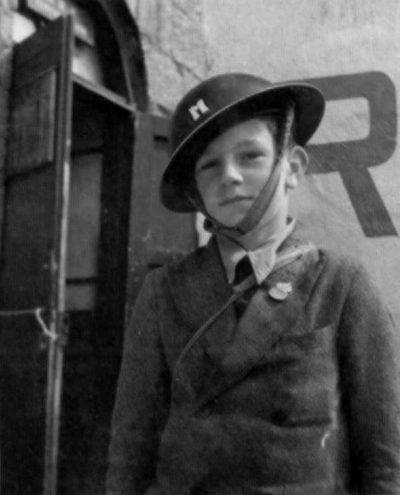 Deborahopkinson's tweet image. Educators! Don&apos;t miss the great #educatorsguide for SPY, thanks to @RHCBEducators Looking at historic photos is a great way to build visual literacy and historical context. Here&apos;s a young WWII air raid messenger like Bertie. Download the guide here: images.randomhouse.com/promo_image/97…