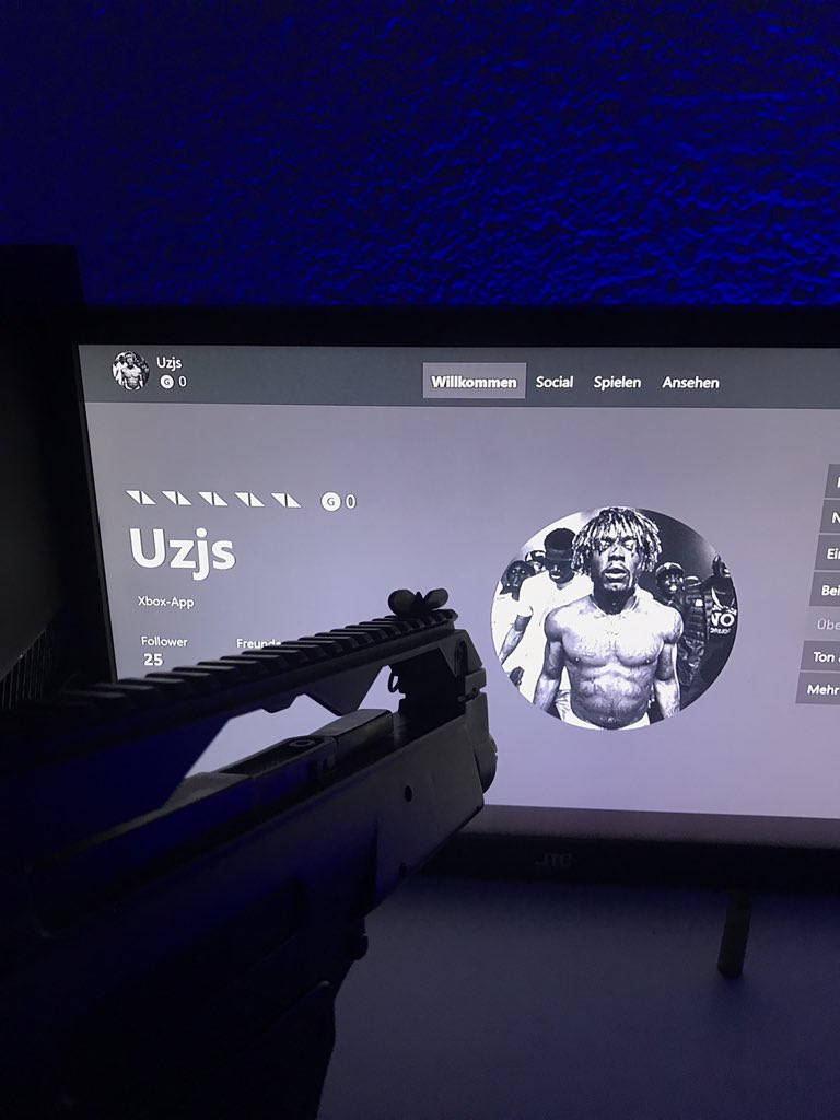 vHezis's tweet image. Follow @Zedyhs and DM him for a Gun pic like this 🙂 
Also RT this