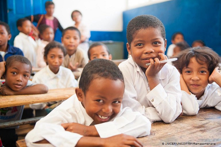 UNICEFEducation's tweet photo. We 💙 this pic! There is nothing as wonderful as the opening up of  precious young minds through learning. 

#ForEveryChild, inclusive and quality education! 📚✏️🌱🌻 https://t.co/upKWFY2kY8