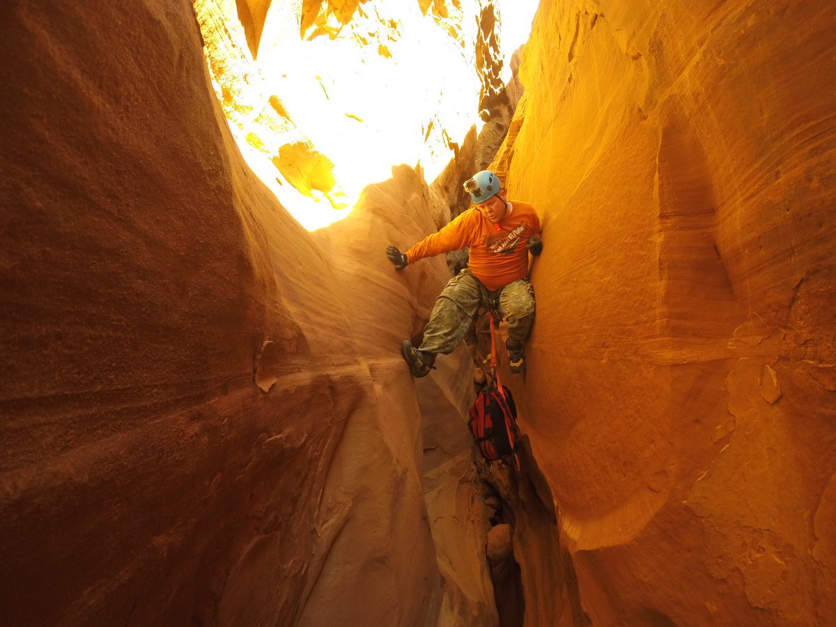 North_Wash's tweet photo. This is what we call shimmy stemming. Work it Brett! #slotcanyon #canyons #utahcanyons #findingadventure #pushthelimits https://t.co/lb5RvPLBlO