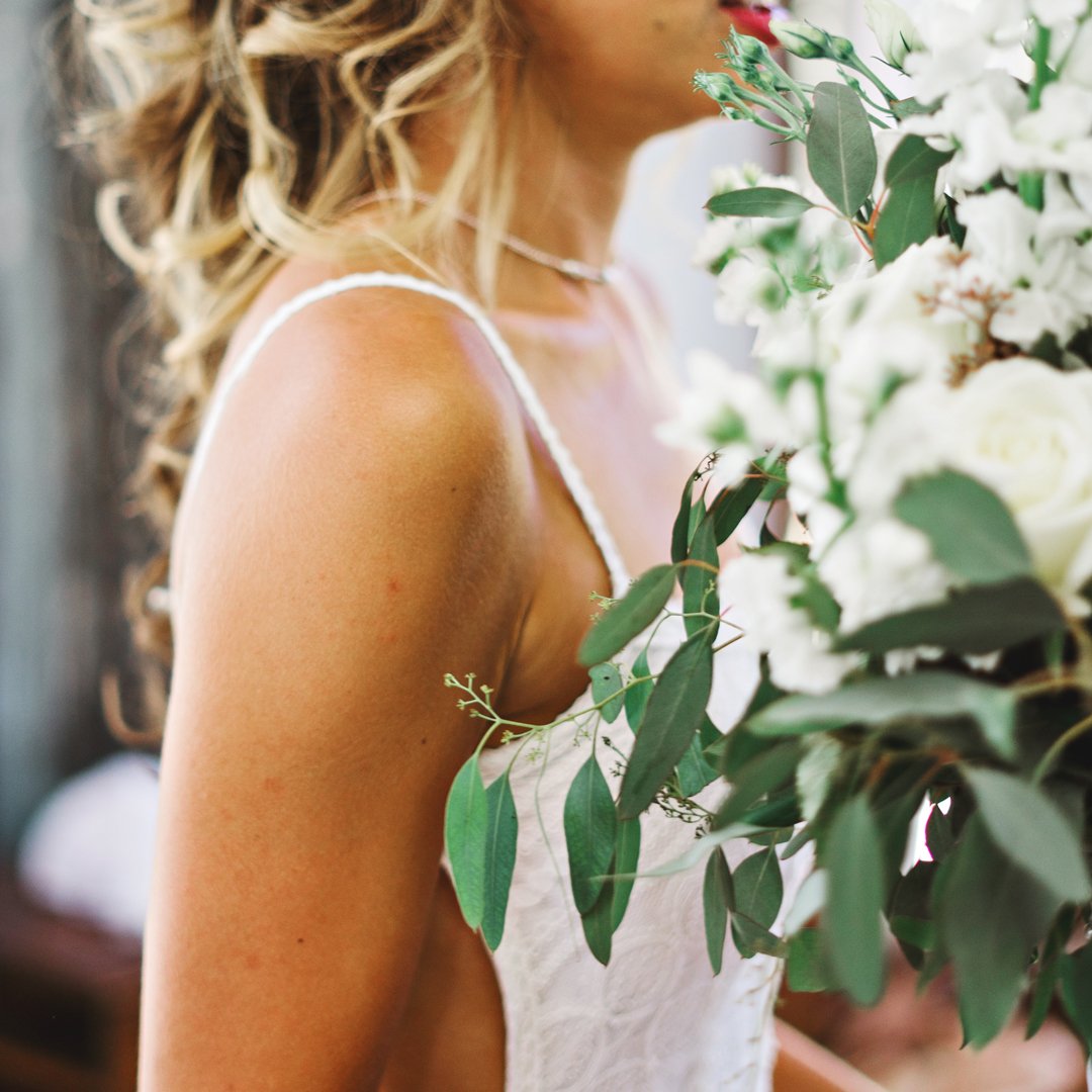 AdornBrides's tweet photo. A strappy gown like this is perfect for a drop necklace or stunning choker 💚
.
.
.
.
.
.
#luxuryweddings #weddings #theknot #weddingwire #adornweddings #diamondjewelry #glambride #bridalnecklace #weddingnecklace https://t.co/cQ3gtUjawm