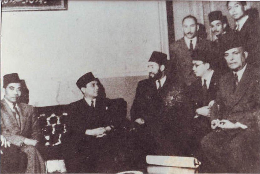 hasmibakhtiar's tweet photo. Hari ini tepat 70 tahun syahidnya Imam Hassan Albanna. Pejuang kemerdekaan Mesir sekaligus pemikir muslim kelas dunia. Narasinya masih hidup hingga hari ini. Jangan haramkan kami mengikuti jejak perjuangannya dan beri kami nikmat mati syahid seperti dirinya, ya Rabb. https://t.co/hplNyX1YOn