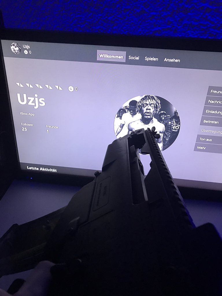Respirings's tweet image. If you want a gun pointed at your xbox profile like this Follow @Zedyhs and @Respirings
RT this post 
Comment gamertag in replies