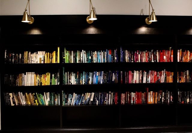 mentcowork's tweet photo. Our color-coded book nook, a part of our o f f i c e - c r u s h style, inspires productivity and creativity. 🌈 #enjoythement #coworking #office https://t.co/NXzO6O49OY