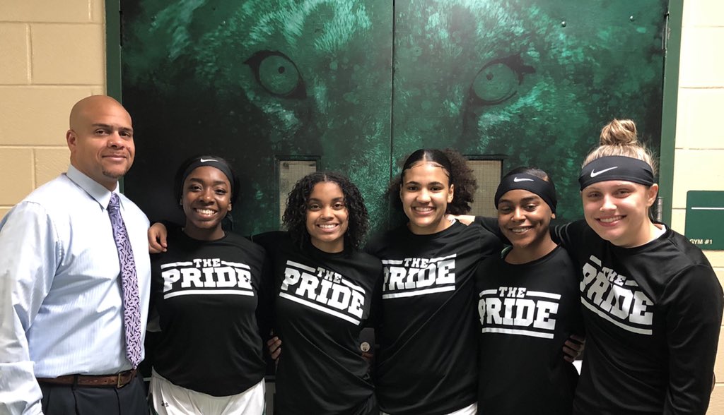 LadyLionBB's tweet photo. #TheExamples
Long live 2019. What these seniors have accomplished & how they did it will never be forgotten. Thank you ๐๐พ.
#HUSTLERSDENTS https://t.co/8BMUHNydhc
