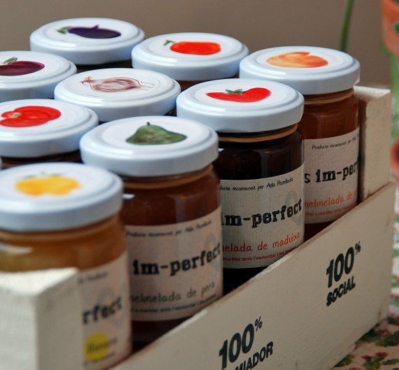 SETEM_MCM's tweet photo. "Las personas bonitas aprovechan las frutas y verduras feas" 
El proyecto de @espigoladors contra el #despilfarro de alimentos y sus deliciosos patés y mermeladas IM-PERFECT nos tienen encandiladas. Echa ojo: https://t.co/PrKhWP7D7X 
#inserción #yonotiro #alimentacionsostenible https://t.co/SdRmE7WaGw