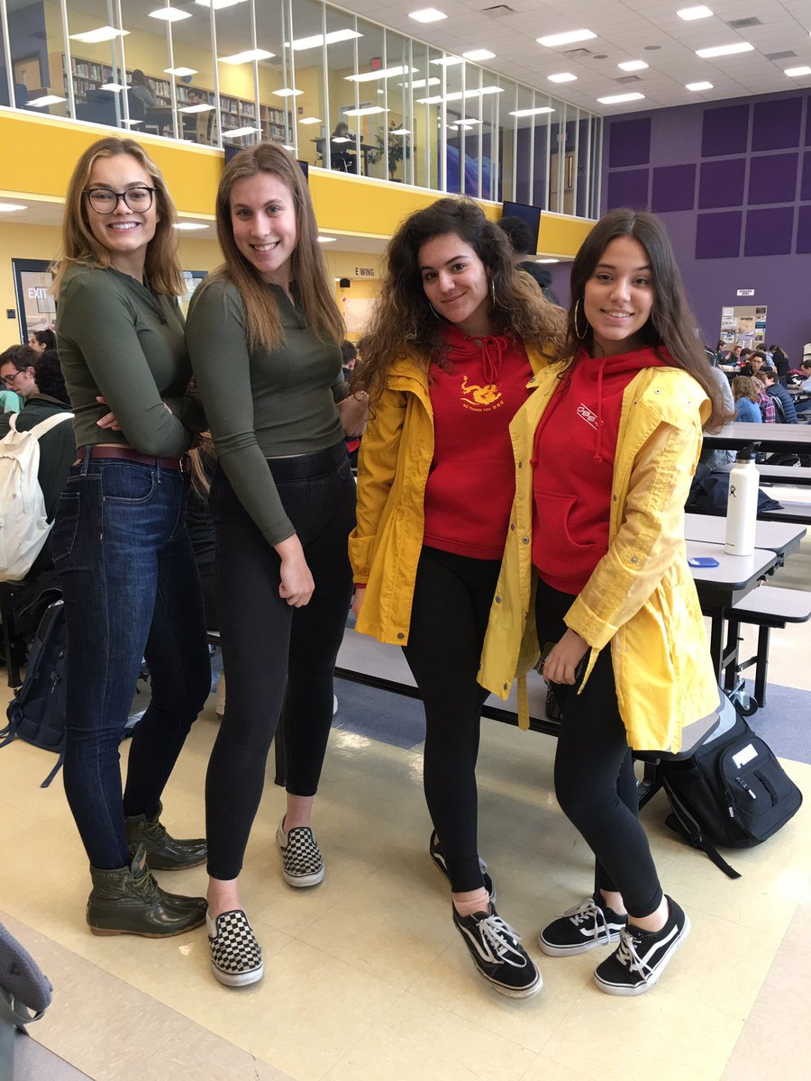 2020LHSClass's tweet image. Hope you all had fun dressing with a twin today!!! Now get ready for denim day tomorrow🤩